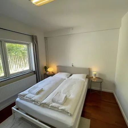 Fully Furnished With Shared Kitchen And Bathroom Apartament *