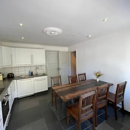 Apartament Fully Furnished With Shared Kitchen And Bathroom