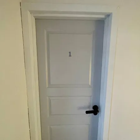 Apartament Fully Furnished With Shared Kitchen And Bathroom *