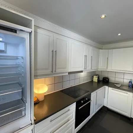 Fully Furnished With Shared Kitchen And Bathroom *