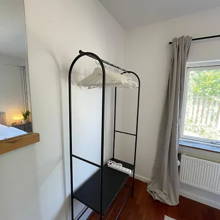 Fully Furnished With Shared Kitchen And Bathroom 公寓